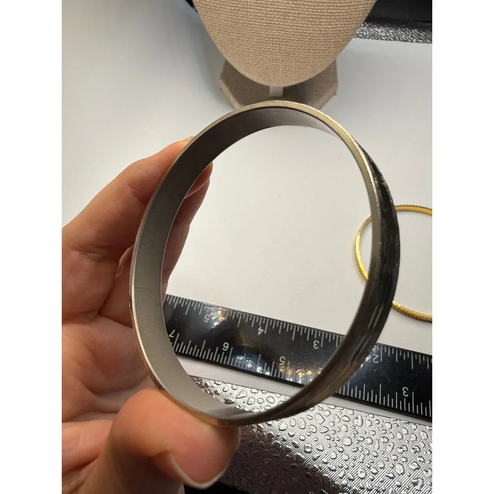 Set of 2 Textured Bangle Bracelets Silver Tone Diamond Cut Gold Tone Faceted